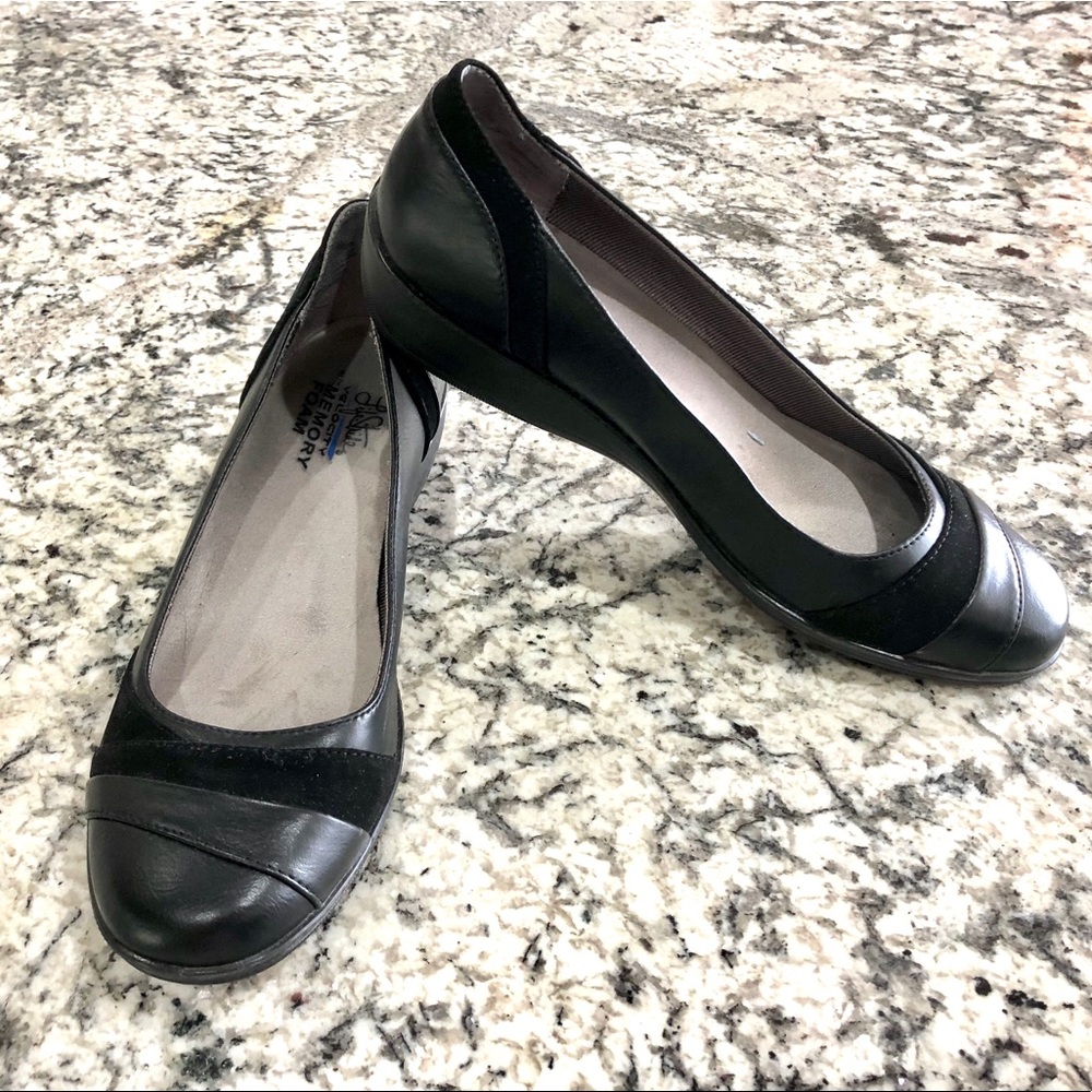 Life Stride Black Flats